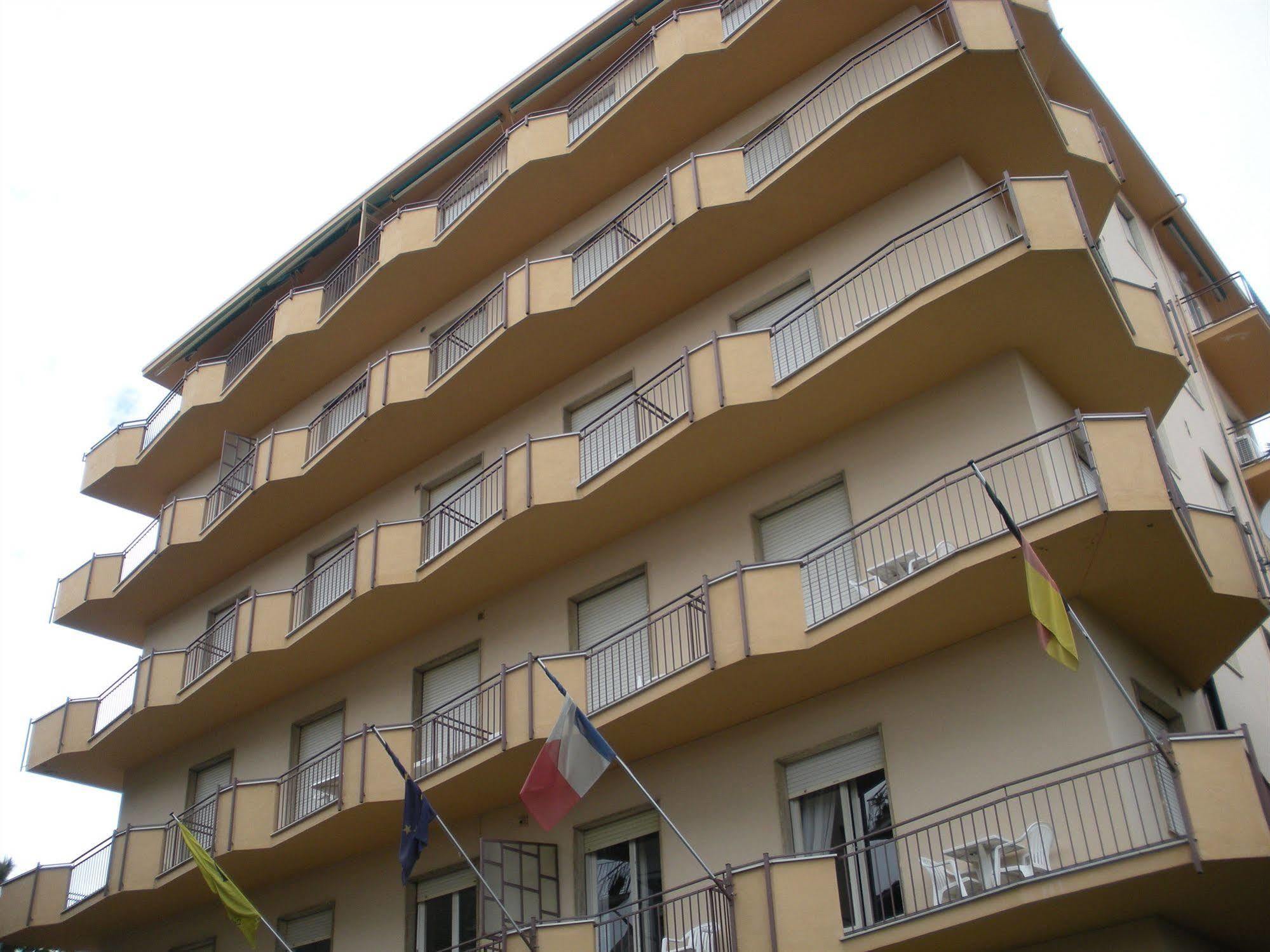 Hotel Solidago Arma di Taggia Exterior foto