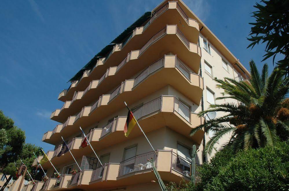 Hotel Solidago Arma di Taggia Exterior foto